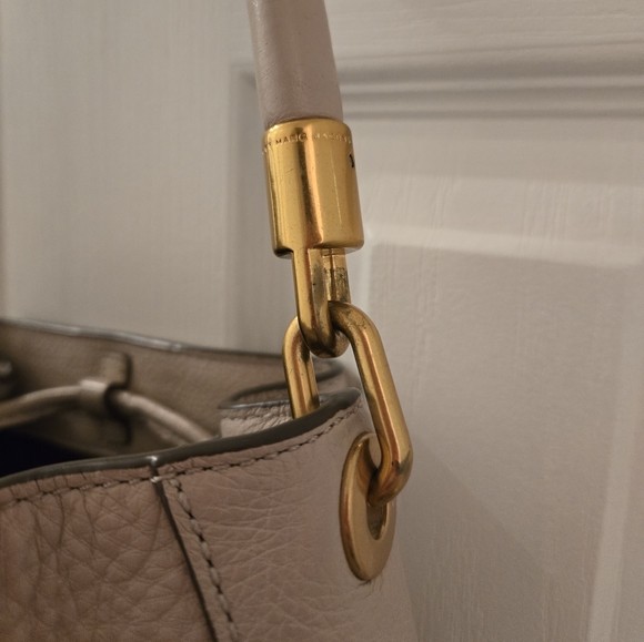 Marc Jacobs Beige Bucket Handbag with Gold Hardware - Picture 3 of 6